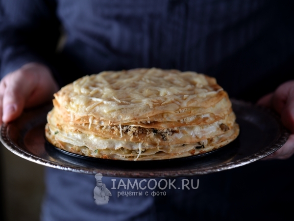 Блинный торт с курицей и грибами