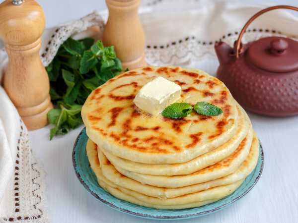 Лепёшки с сыром и зеленью на сковороде