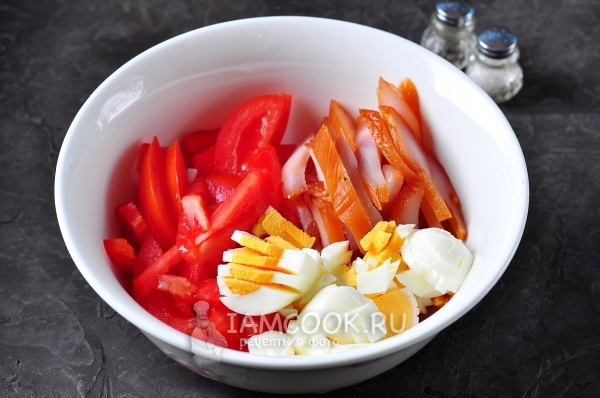 Салат с копченой куриной грудкой и шампиньонами